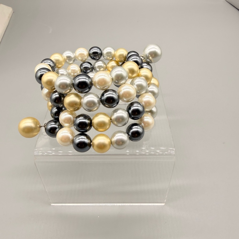 Elegant Multi-Color Pearl Bracelet